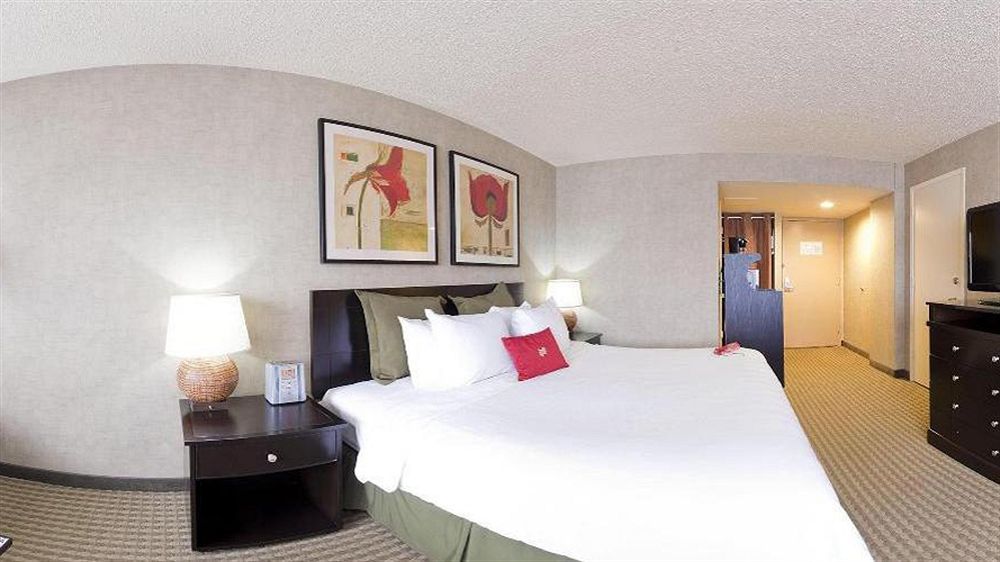 Crowne Plaza Airport By Ihg Hotel 4*