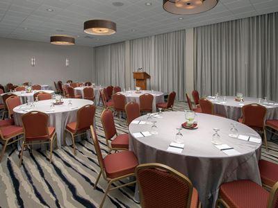 Hotel Crowne Plaza Airport By Ihg 4*