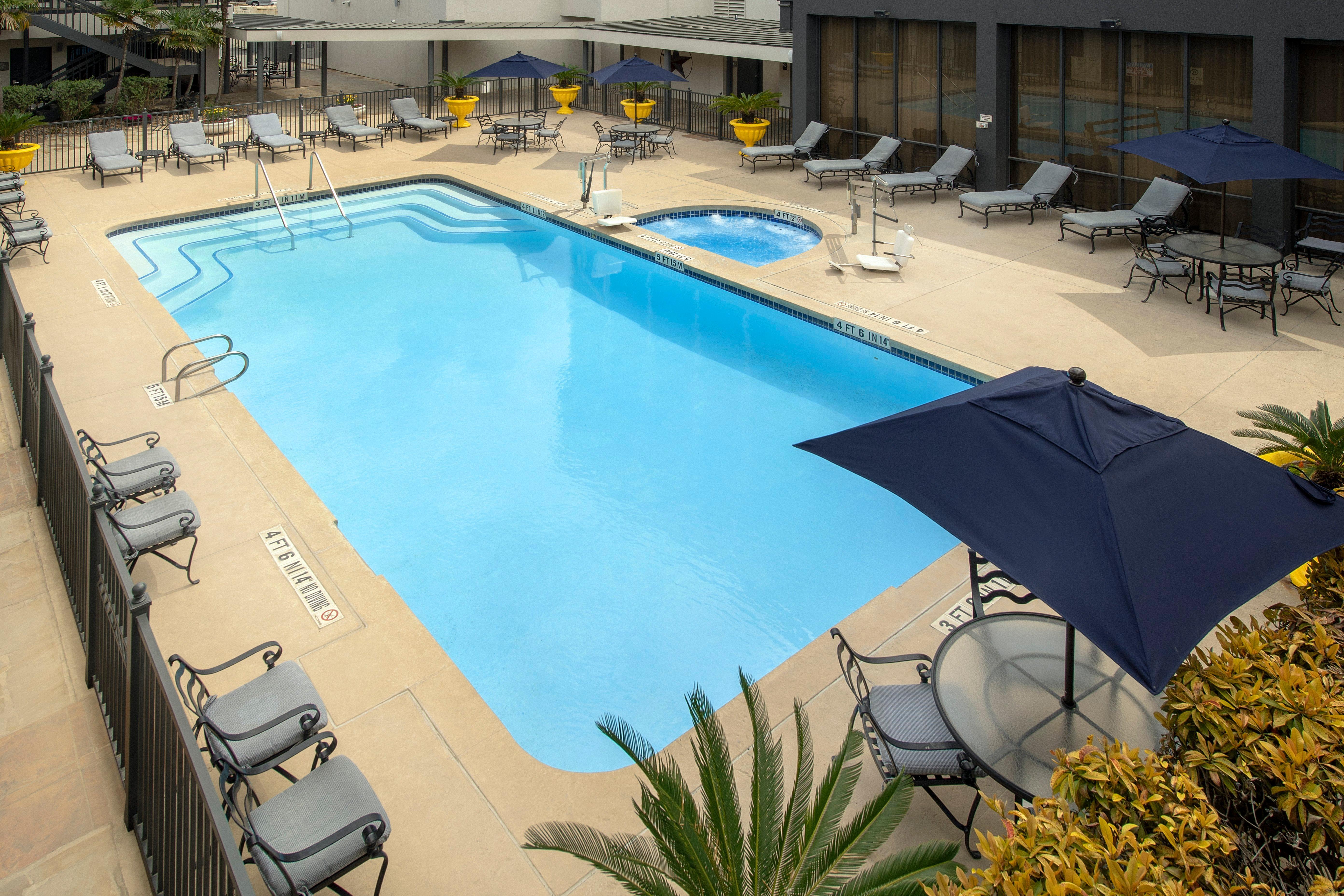Crowne Plaza Airport By Ihg 4*