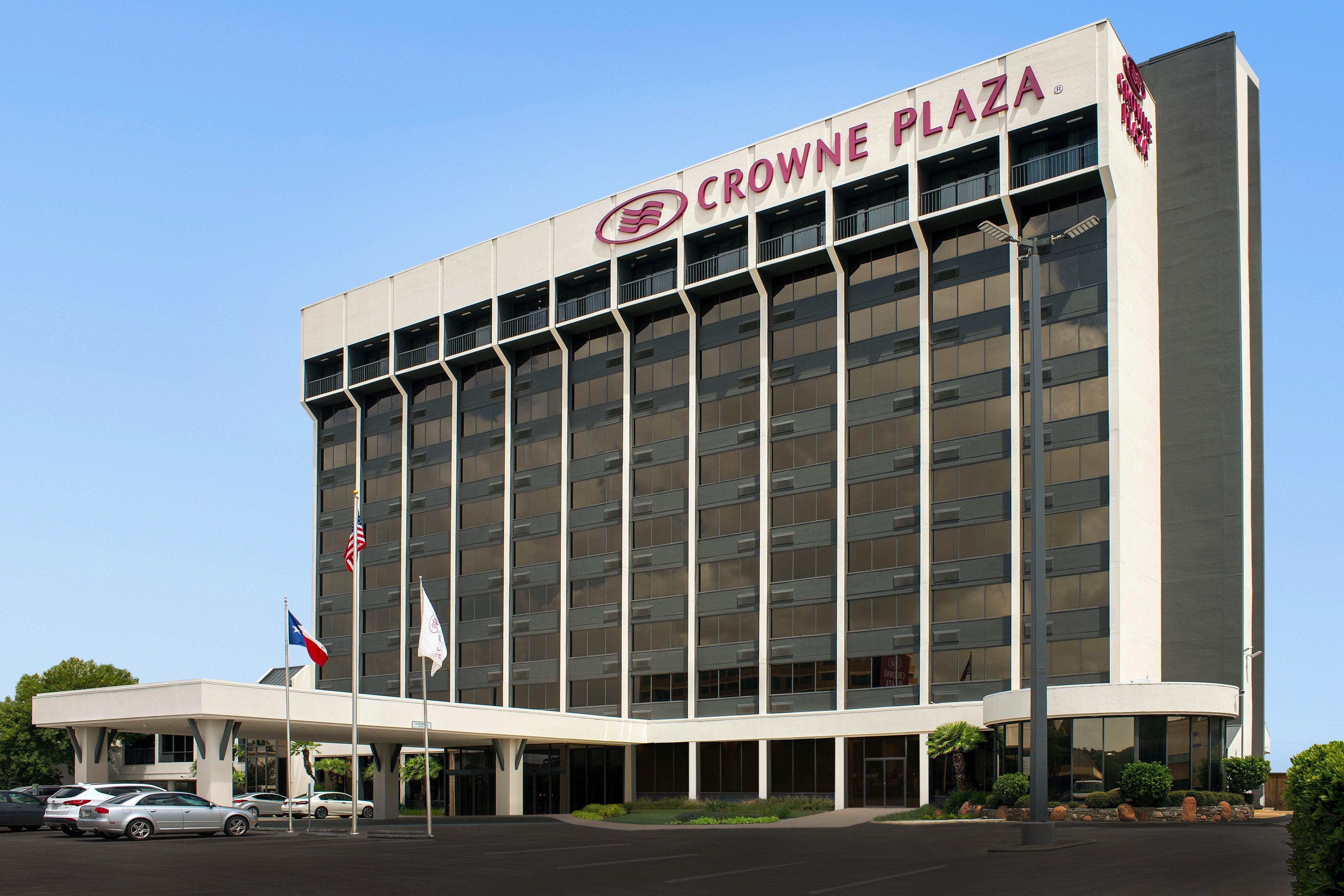 Crowne Plaza Airport By Ihg 4*