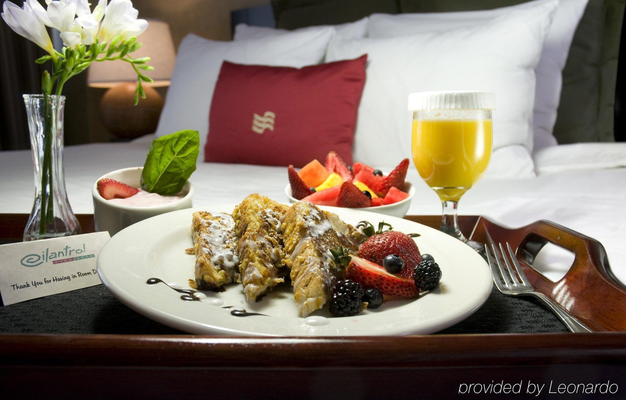 Hotel Crowne Plaza Airport By Ihg 4*