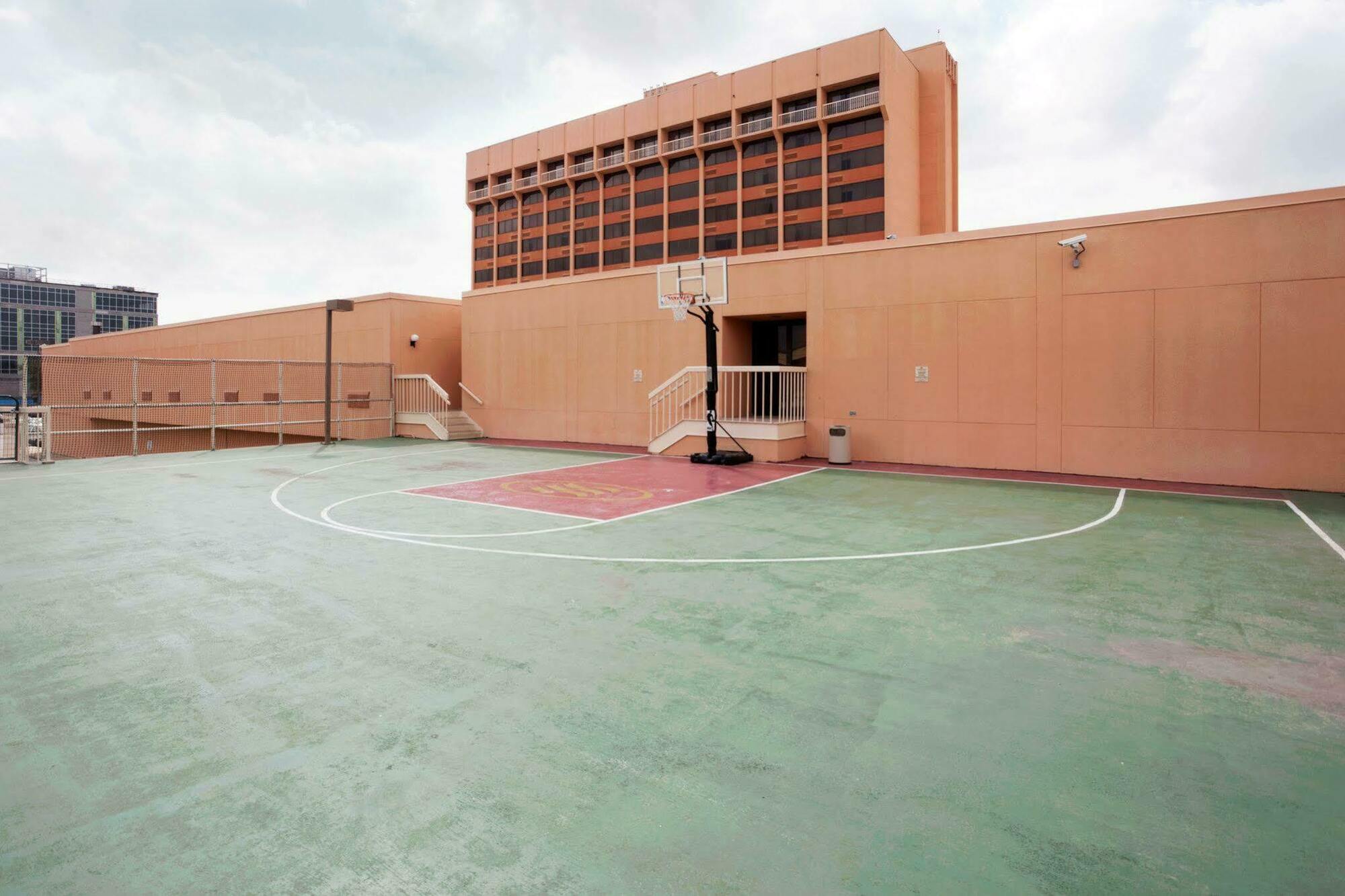 Crowne Plaza Airport By Ihg Hotel 4*